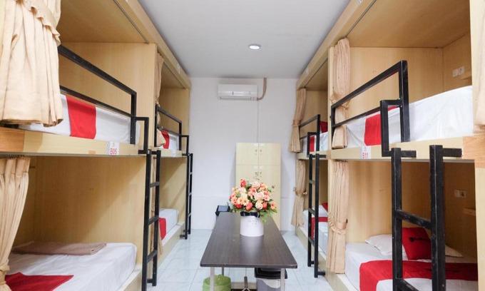 West Semarang Hotel | RedDoorz Hostel near Lawang Sewu Semarang