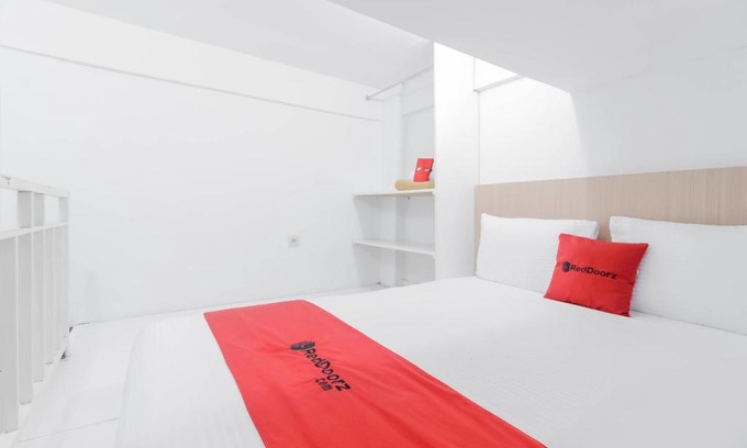 Old Jakarta House | RedDoorz near Hayam Wuruk Plaza