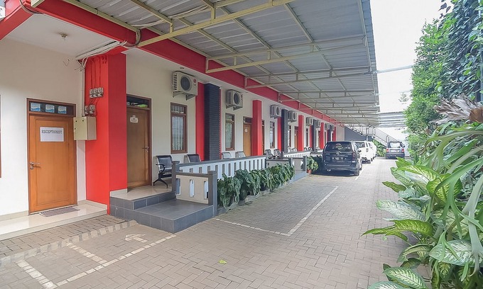Cileunyi Hotel | RedDoorz Near Ipdn 2