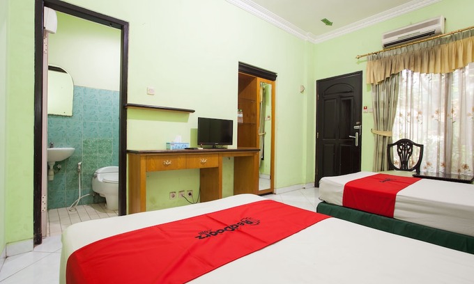 Sedati Hotel | RedDoorz Near Juanda International Airport