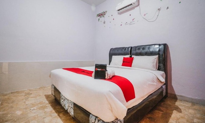 Medan Hostel | RedDoorz near Millennium ICT Center Medan