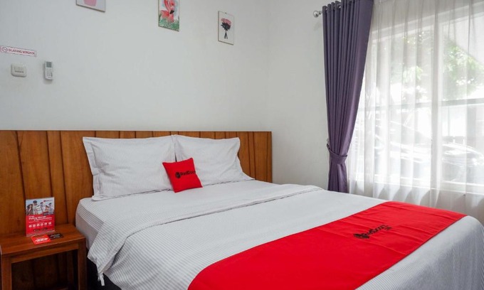Yogyakarta Hotel | RedDoorz near XT Square 4