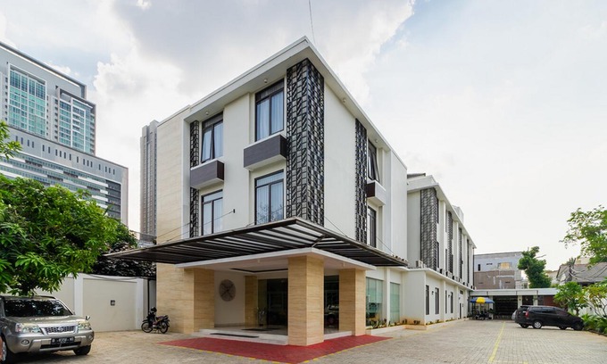 Bangka Hotel | RedDoorz Plus Near Lippo Mall Kemang 2
