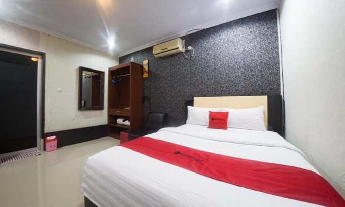 Limboto Hotel | RedDoorz Syariah near RSUD Ainun Habibie Gorontalo