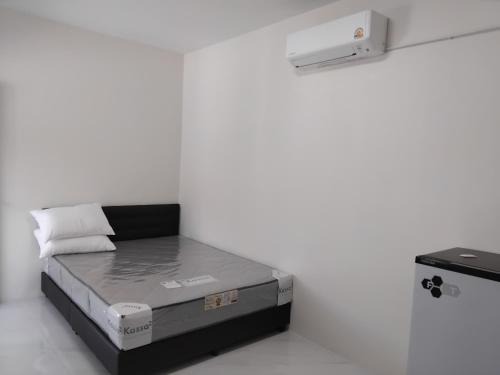 Nai Muang Hostel | room 6 still available for MotoGP