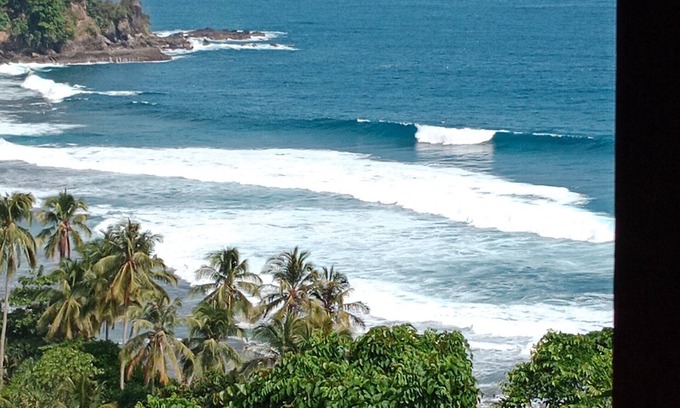 Krui Hostel | Rumah Nalu Surf Camp