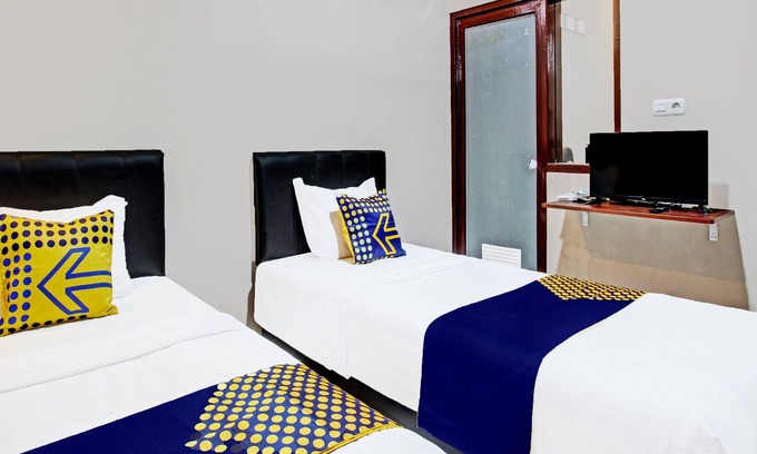 Purwokerto Hotel | SPOT ON 91932 Guest House Mustika Syariah Near alun alun kota purwokerto