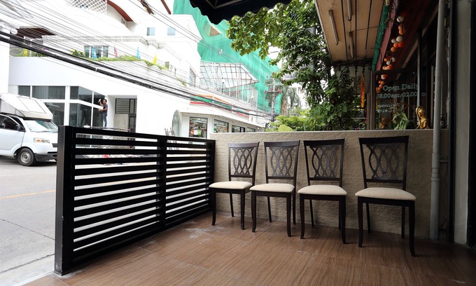 Bangkok Central Business District Hotel | Sukhumvit 20 Guest House