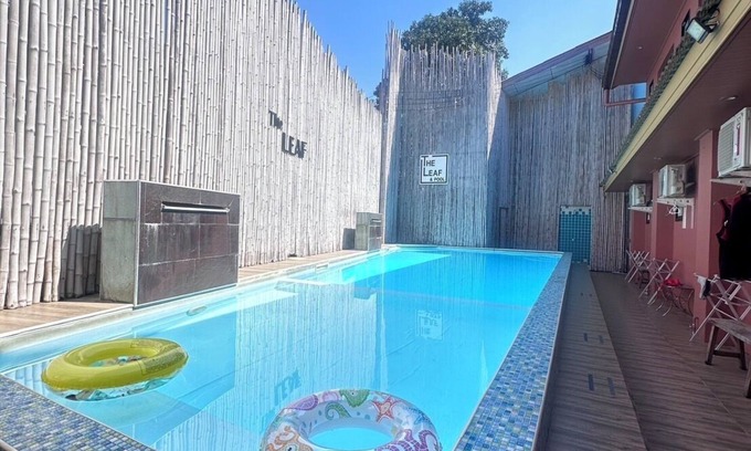 Koh Lan Hostel | The leaf&pool hostel