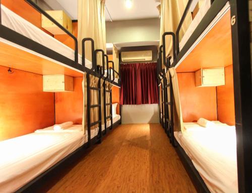 Sukhumvit Hostel | ThongLor Travellers Hostel and Cafe