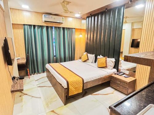 Santacruz Apartment | TIM Santacruz Mumbai Airport