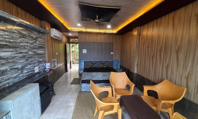 Basoda Hostel | Tomar Paradise Resort