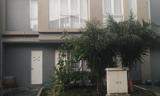 Sidoarjo House | VACATION HOME FOR RENT. HAPPY VACATION EVERYONE.
