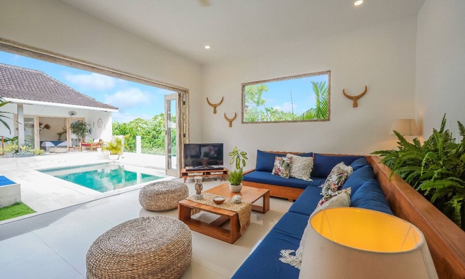 Mengwi Villa | Villa Bonsai Kecil is a charming new and modern villa in the heart of Pererenan