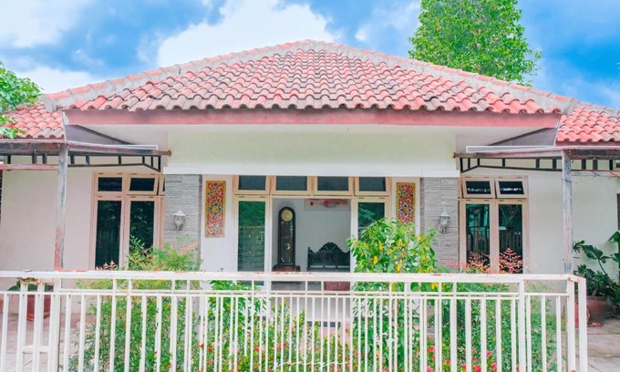 Ngemplak Villa | Villa Garuda Wisnu Kencana 9