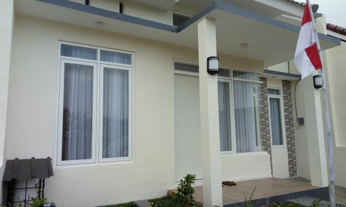 Oro Oro Ombo Hotel | Villa Puncak Garuda C8