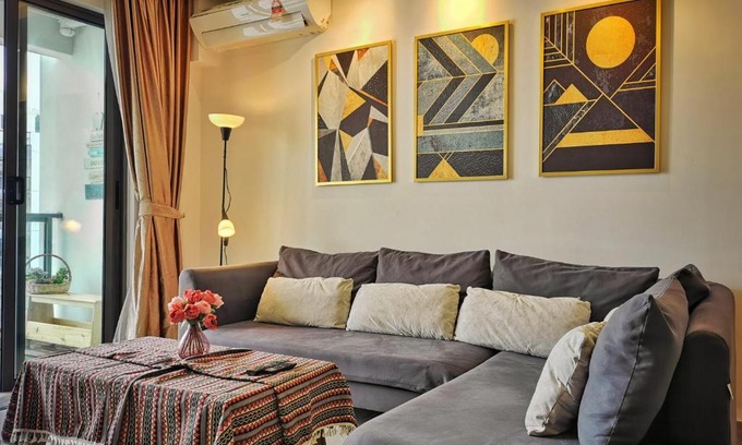Central District Apartment | Yussy Classy Inn 3 Bedrooms - R&F Princess Cove
