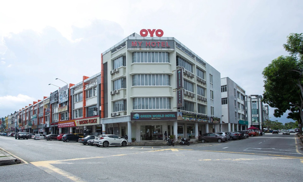 Bandar Seri Putra Hotel | OYO 89966 Green World Hotel @ Seri Putra