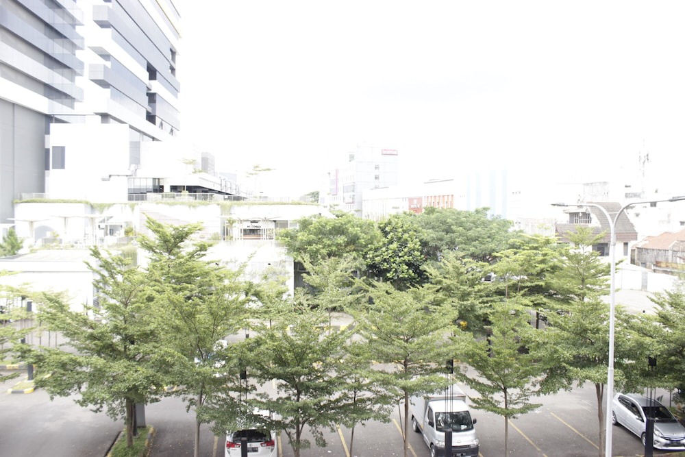 Ciroyom Hotel | Zest Studio Semi Apartment at The Lodge Paskal Near Binus University