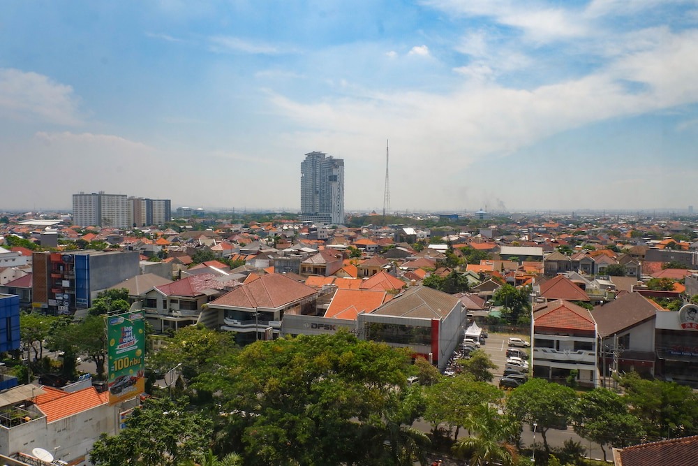 Suko Manunggal Hotel | Vibrant and Spacious 2Br + 1 Apartment at Taman Beverly