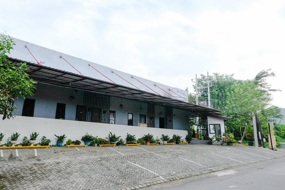 Dinoyo Hotel | RedDoorz @ Bukit Dieng 2