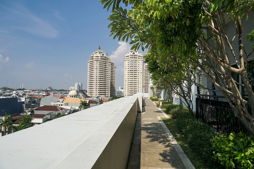 Kelapa Gading Barat Hotel | Spacious 3Br Moi Apartment Kelapa Gading