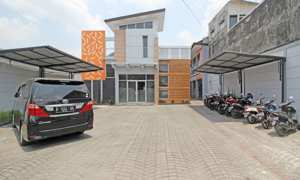 Condongcatur Hotel | RedDoorz near Hartono Mall 3
