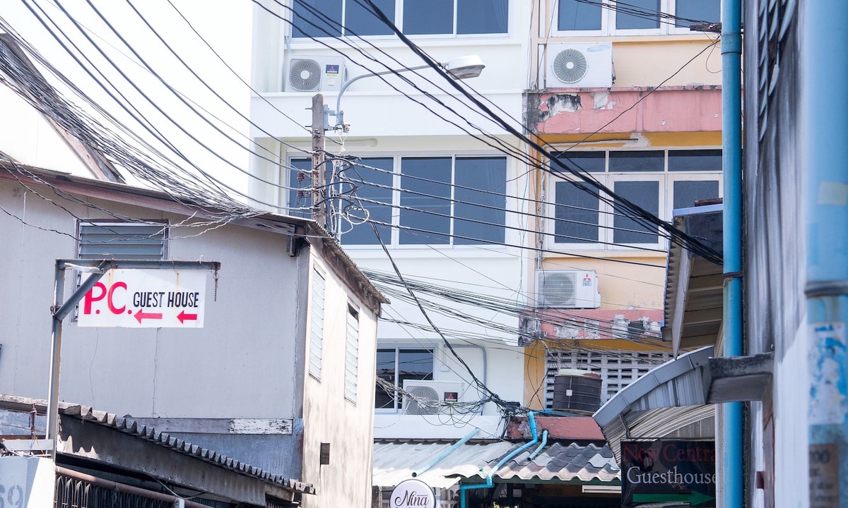 Wat Bowon Niwet Hotel | Nina Guesthouse