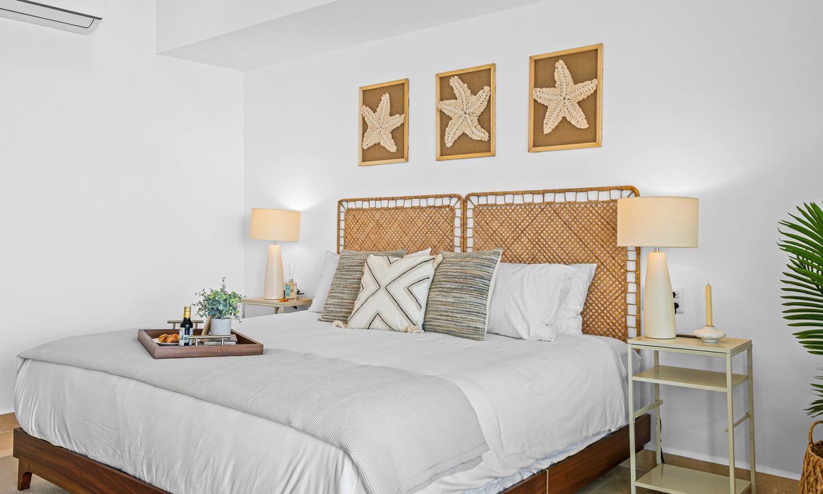 Las Glorias Apartment | Stylish Beachfront 2BR - Balcony & Pools