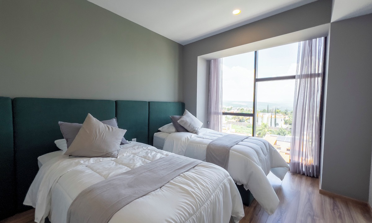 Leon Apartment | Luxury Condo Views of Festival del Globo
