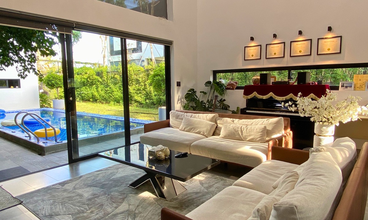 Ngu Hanh Son Villa | Luxurious 4-bedroom villa with gym, private pool, rooftop, backyard & much more!