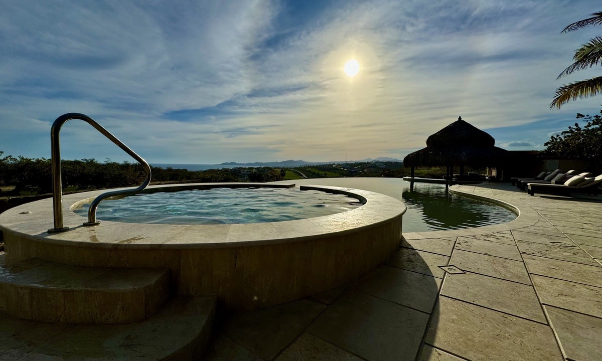 San Jose del Cabo Condo | Oceanview Paradise luxurious three bedroom condo overlooking golf course