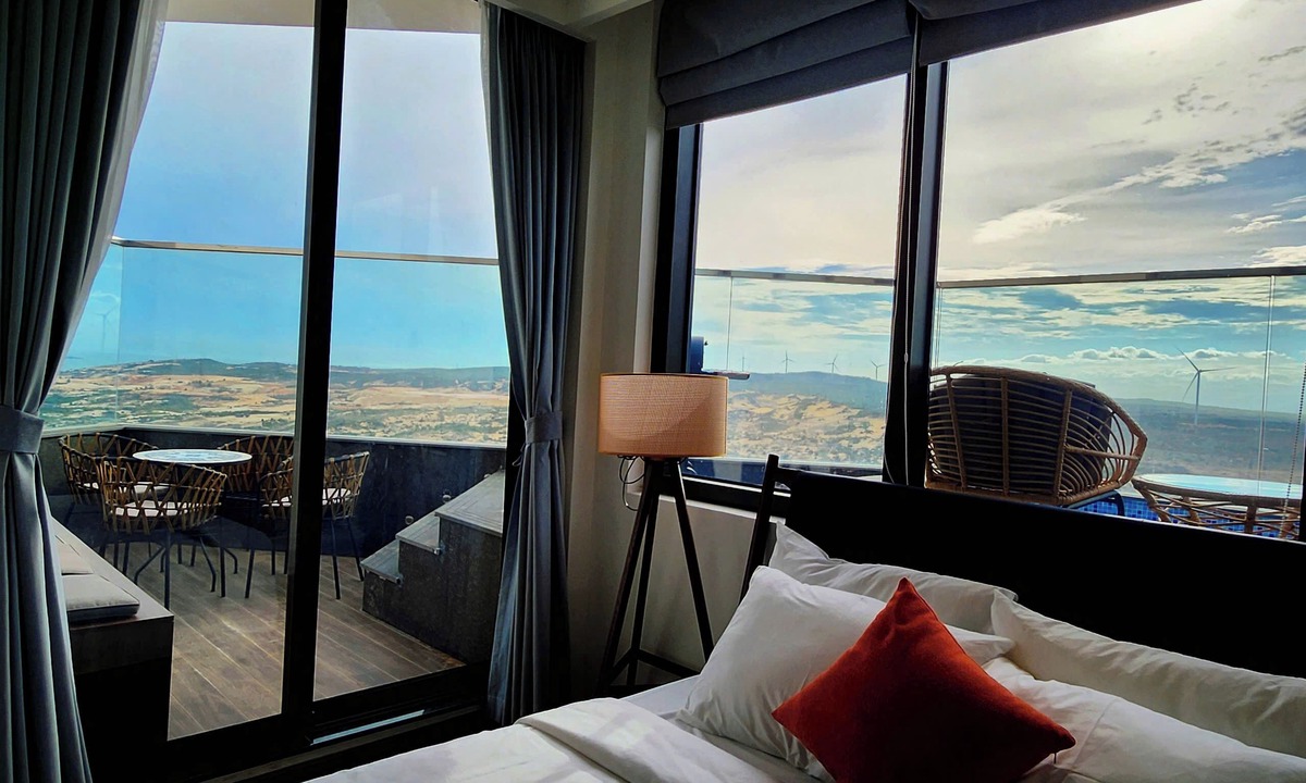 Suoi Nuoc Beach Hotel | Sunrise Oceanfront Mui Ne - V Ruby