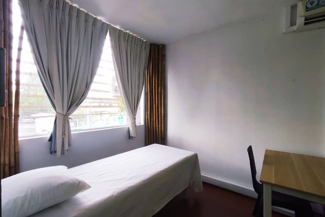 Iris Garden House | Natol Budget Homestay Rock Road