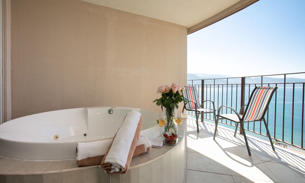 South Hotel Zone Condo | Beachfront, Luxurious Grand Venetian 3 Bedroom, 3 bath, Ocean & Mountain View