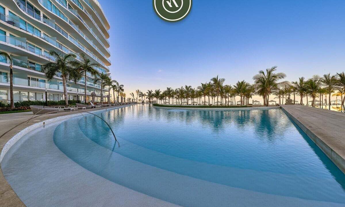 Flamingos Apartment | Oceanfront 2BR Condo - Pool - Cevicheria - Beach