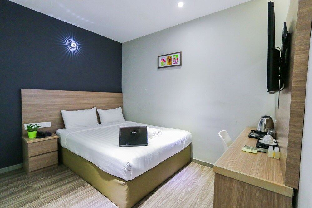 Photo of Bedroom in SS 2