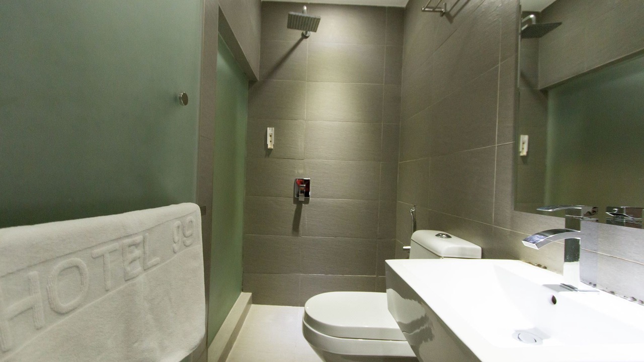 Photo of Bathroom in SS 2