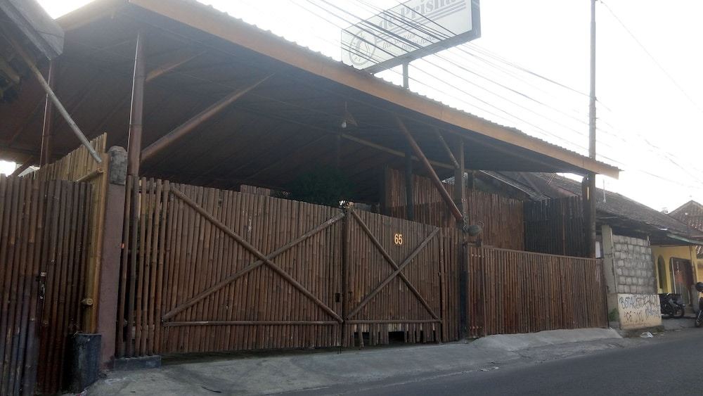 Photo of Buildings in Baturetno