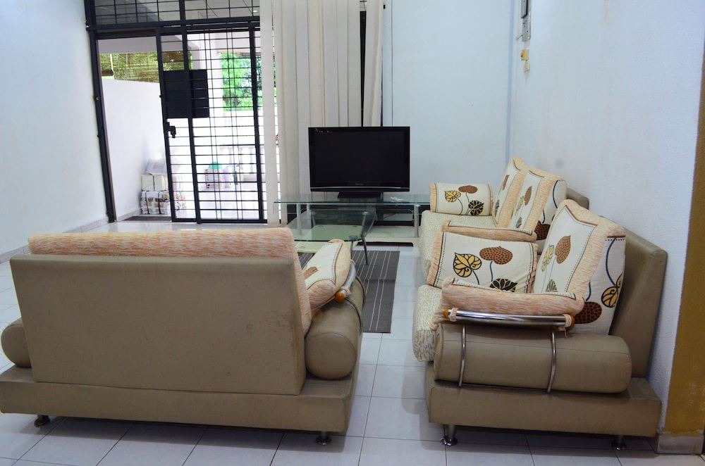 Photo of Livingroom in Batu Enam