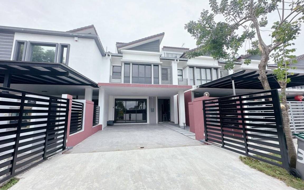Photo of Buildings in Tebrau