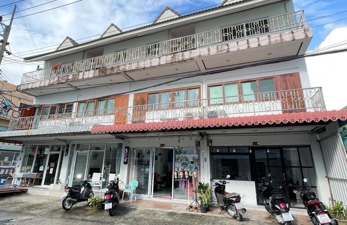 Photo of Buildings in Haad Rin