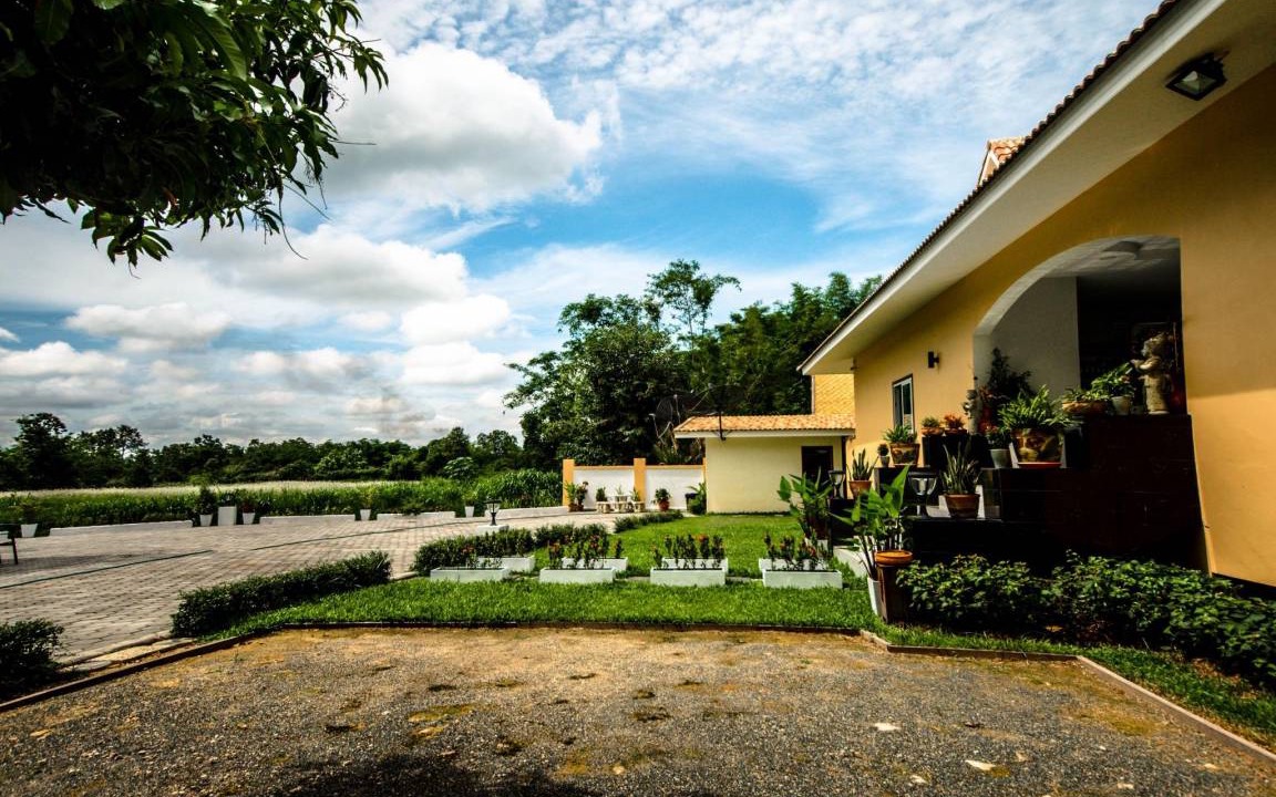 Photo of Buildings in Mueang Len