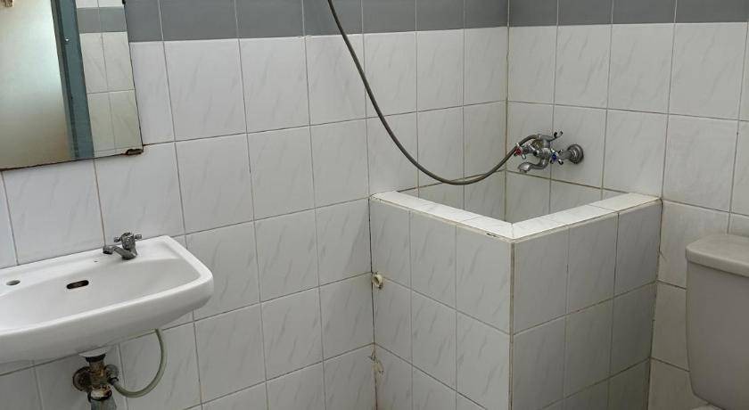 Photo of Bathroom in Pati