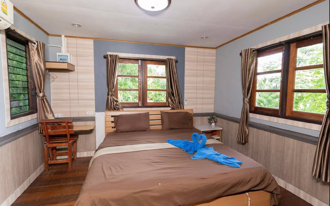 Photo of Bedroom in Photharam