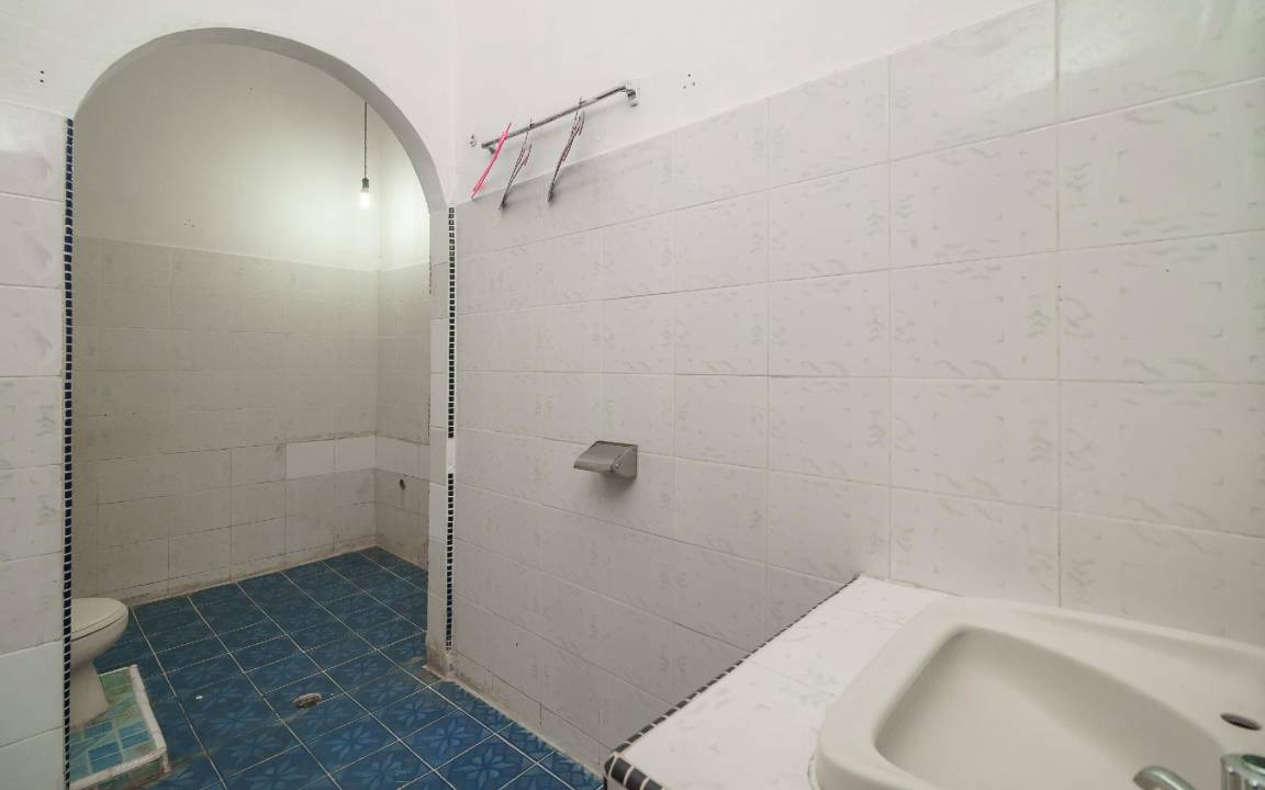 Photo of Bathroom in Tuk Tuk