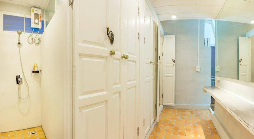 Photo of Bathroom in Phra Nakhon