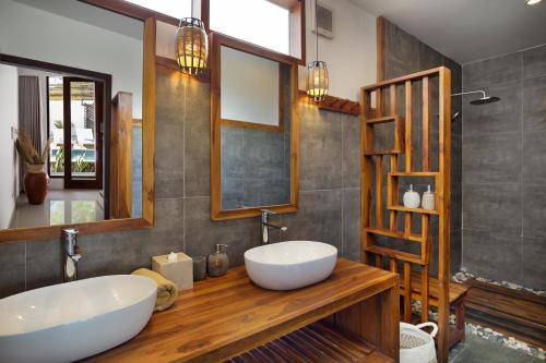 Photo of Bathroom in Selong Belanak