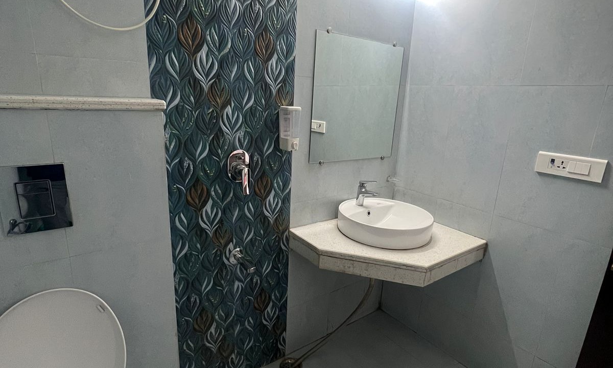 Photo of Bathroom in The Mall Road
