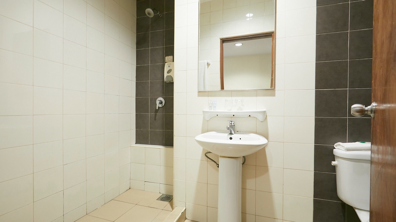 Photo of Bathroom in Pekeliling